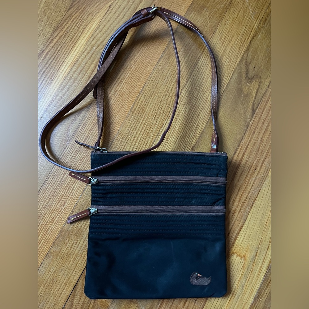 Dooney & Bourke black crossbody bag zip top pink interior brown leather strap